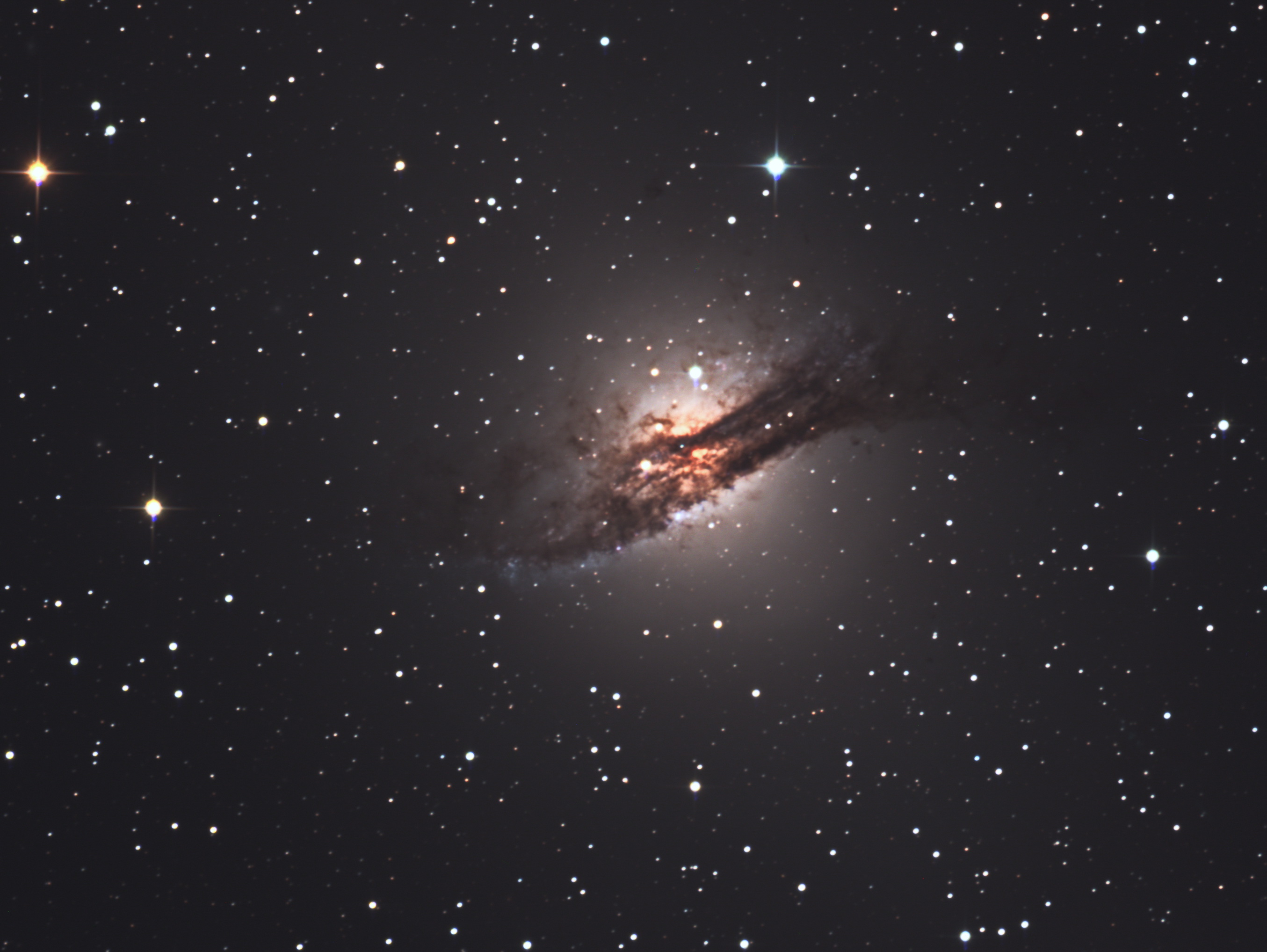 NGC 5128 Spektrum der Wissenschaft